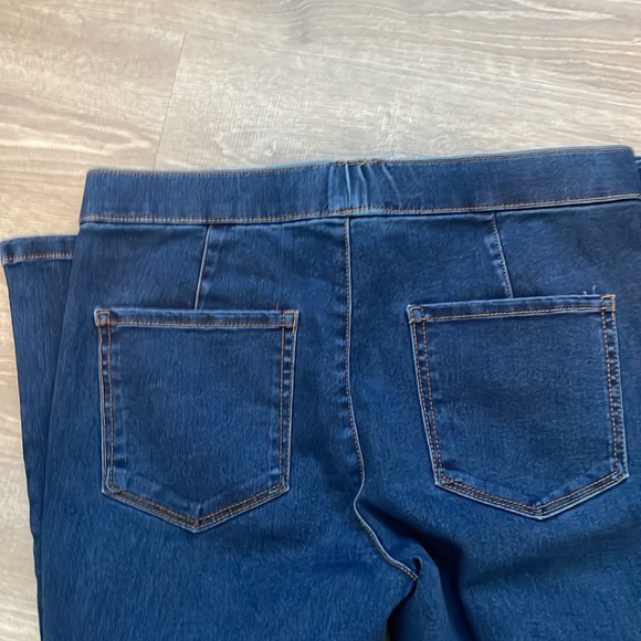 Jeans - Picture 3 of 4